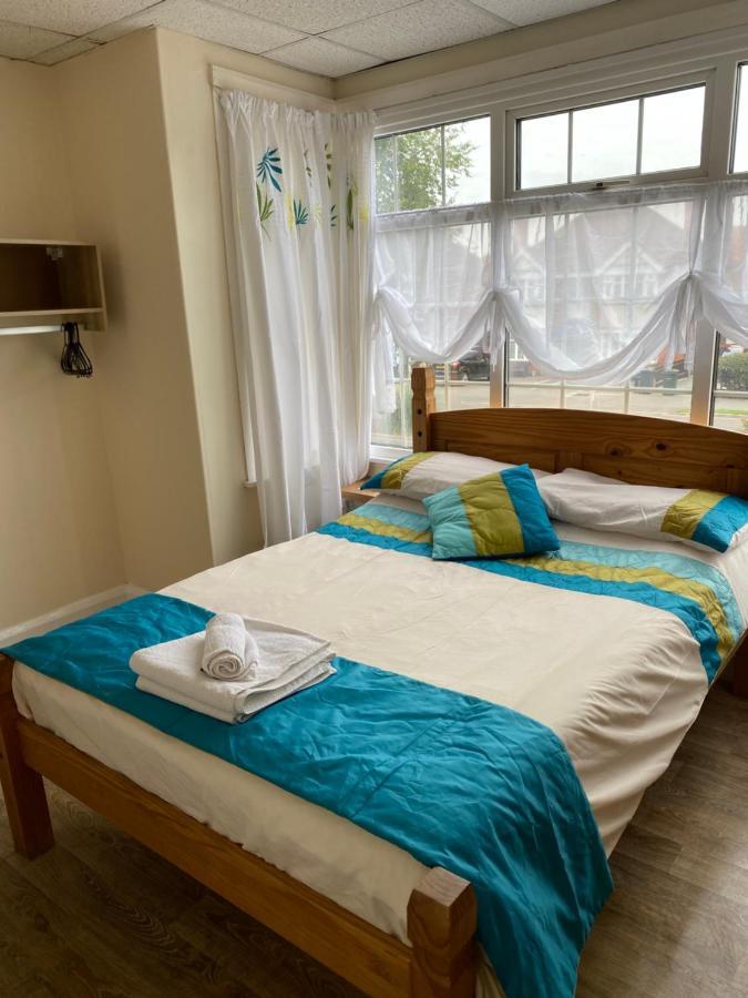 Large Double Room,1296086026:JPEG