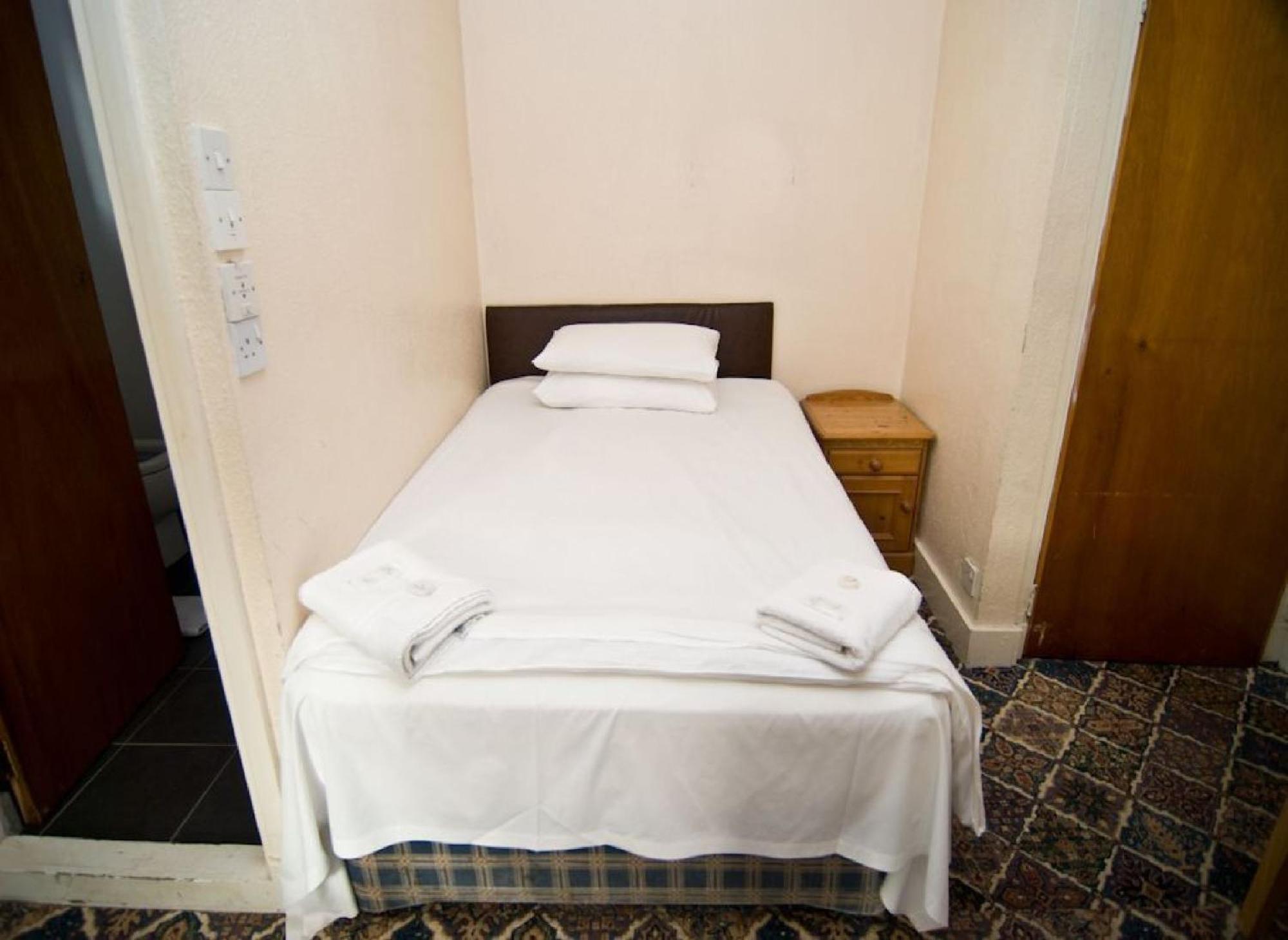 Single Room,1498876819:JPEG