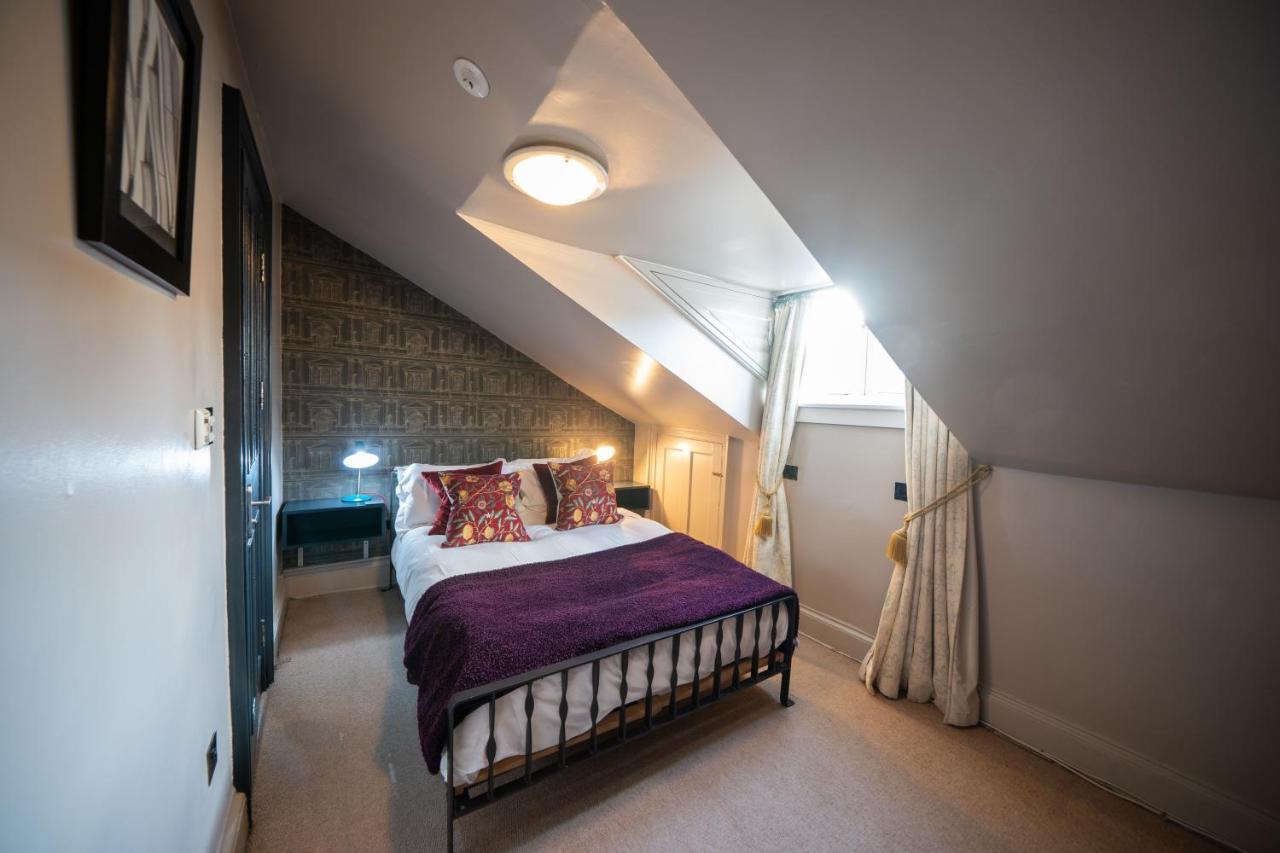 Small Double Room,413410899:JPEG