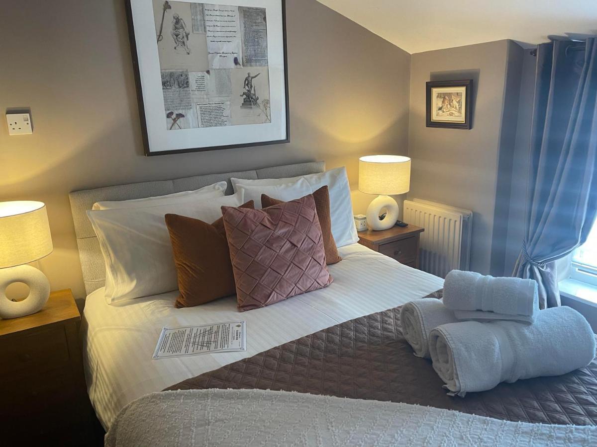 Small Double Room,1322606719:JPEG