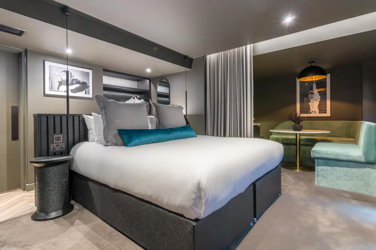 Deluxe King Room - Non-Smoking