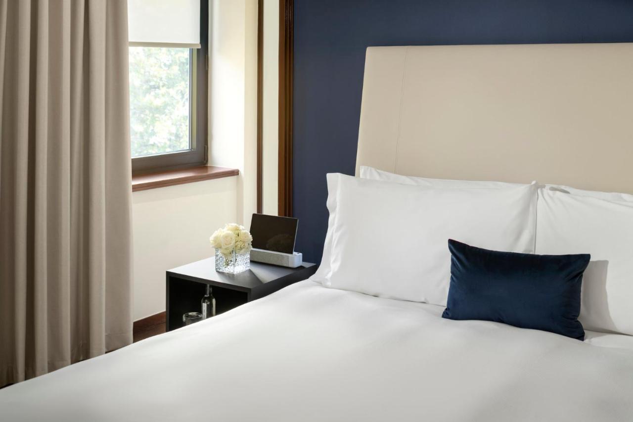 Halkin Room,1329532541:JPEG