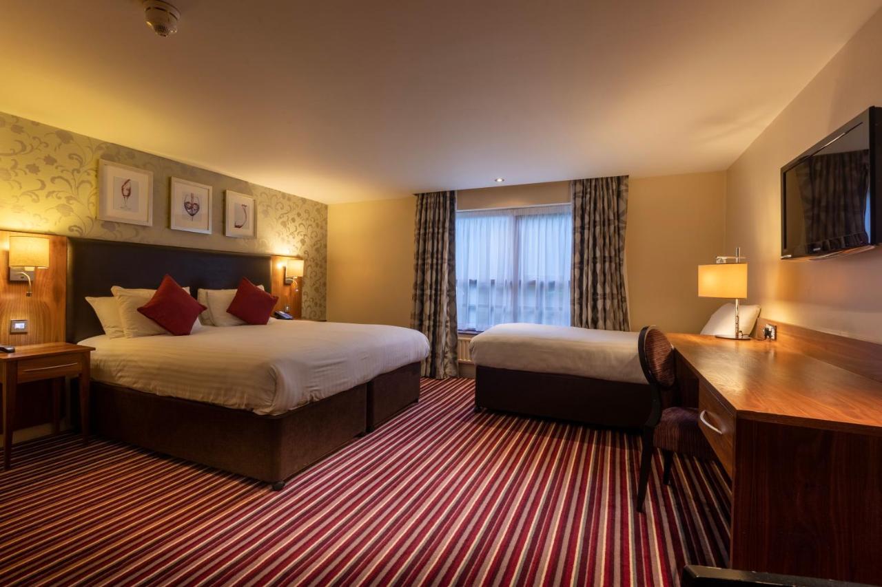 Family Room with Double and Single Beds,1386596552:JPEG