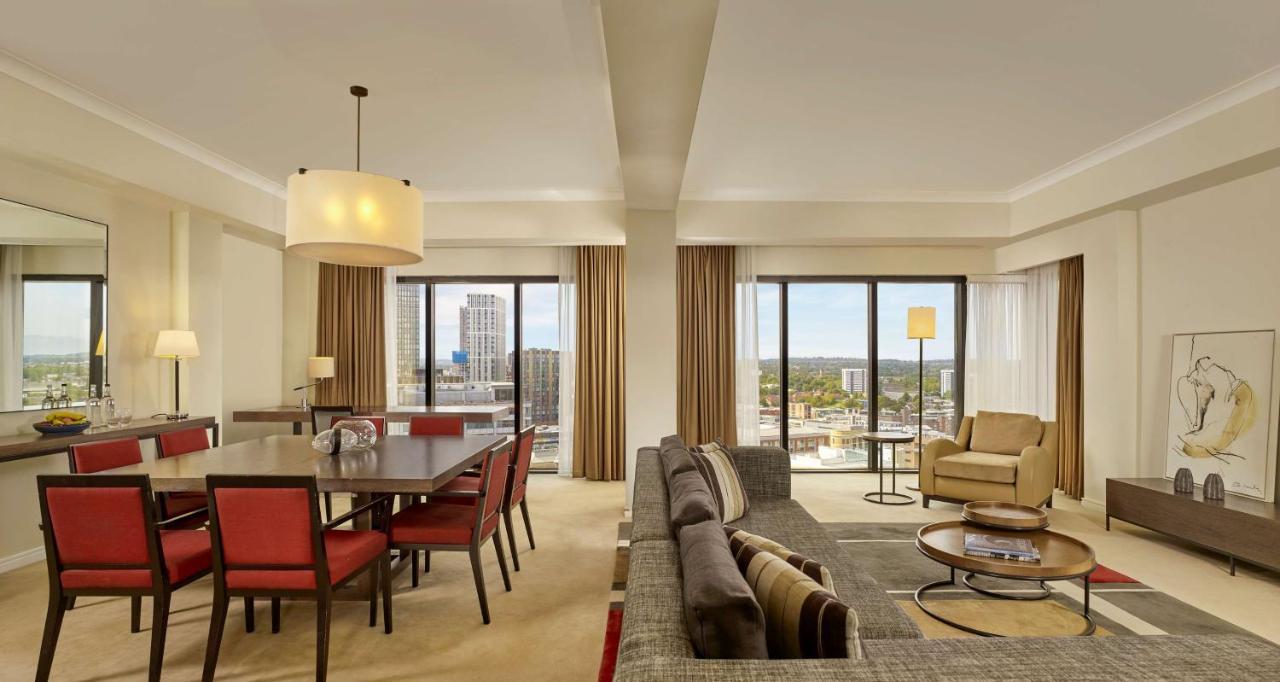 Executive Suite,1706244711:JPEG