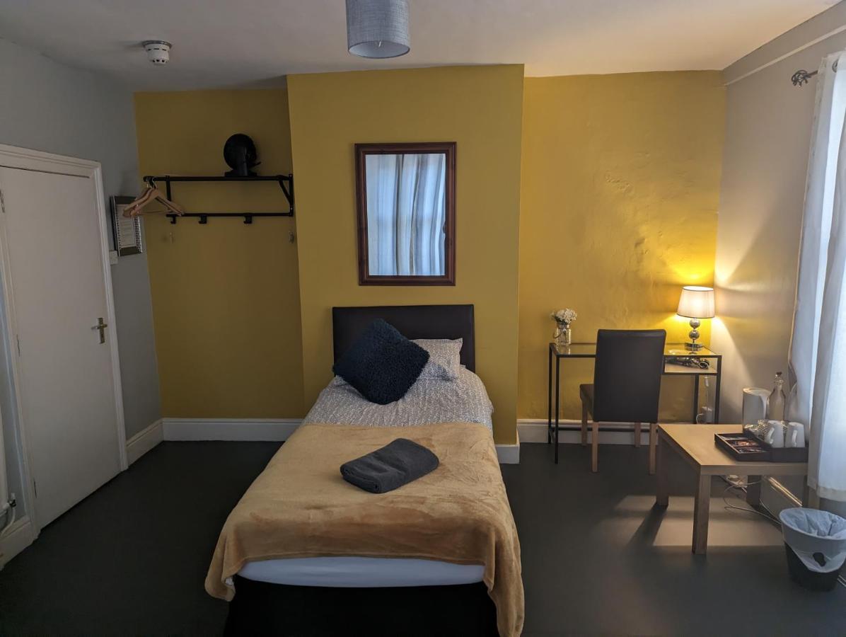 Twin Room with Shared Bathroom