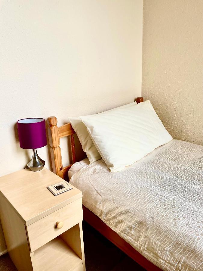 Small Single Room,1698256699:JPEG