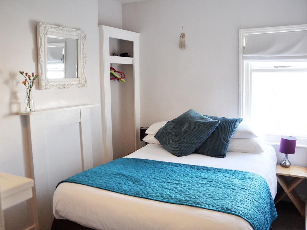 Small Double Room,185529300:JPEG