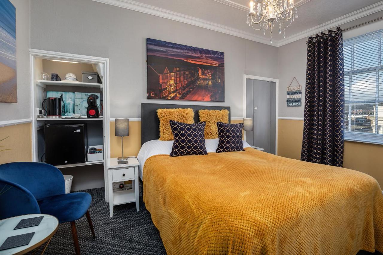 Double Room,1357365005:JPEG