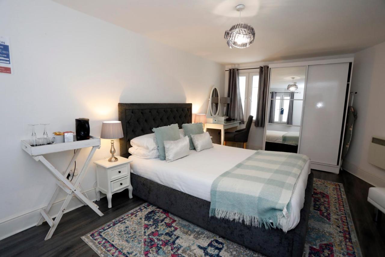 Deluxe Family Room,1361232287:JPEG