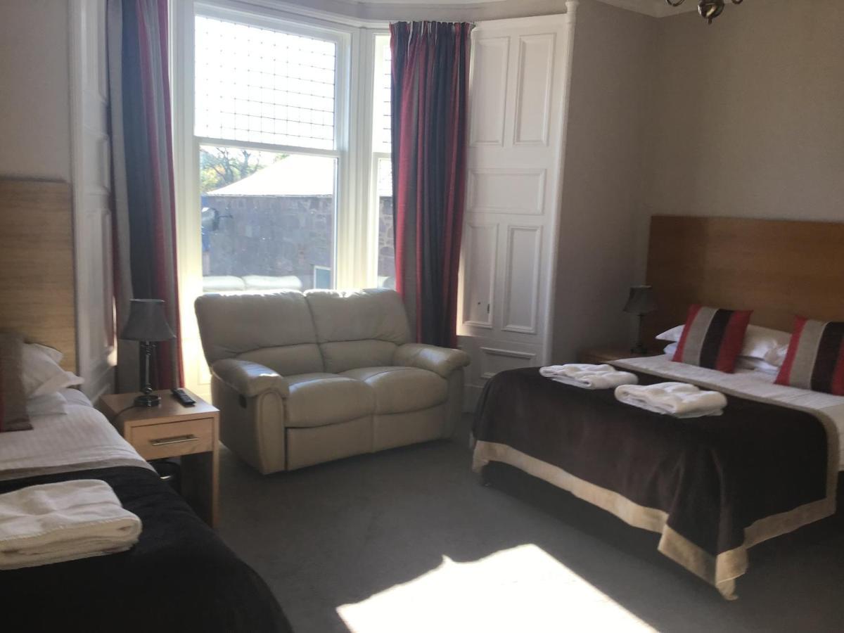 Deluxe Family Room,1361392142:JPEG