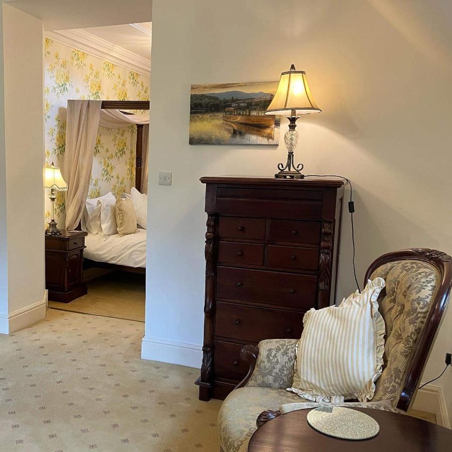 Jacobean Suite Four Poster Bed
