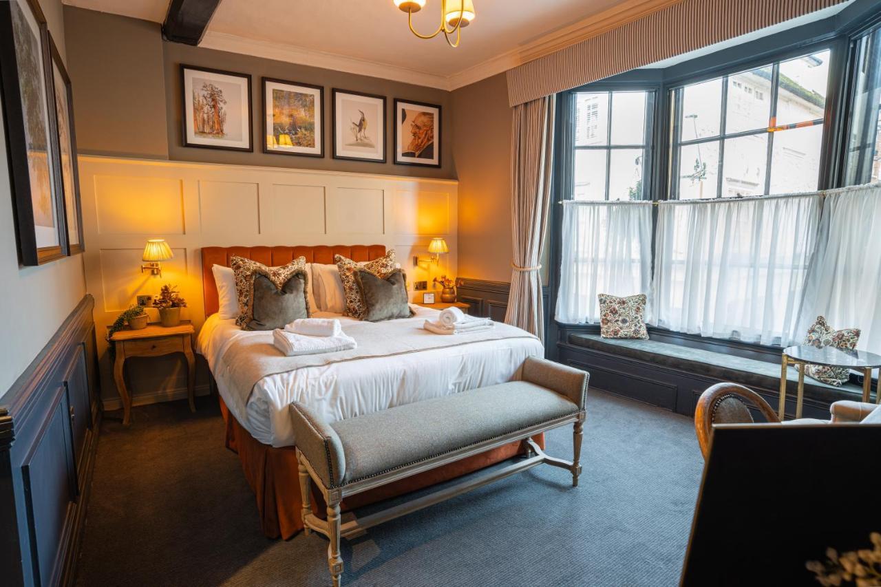 King Deluxe with Sofa Bed