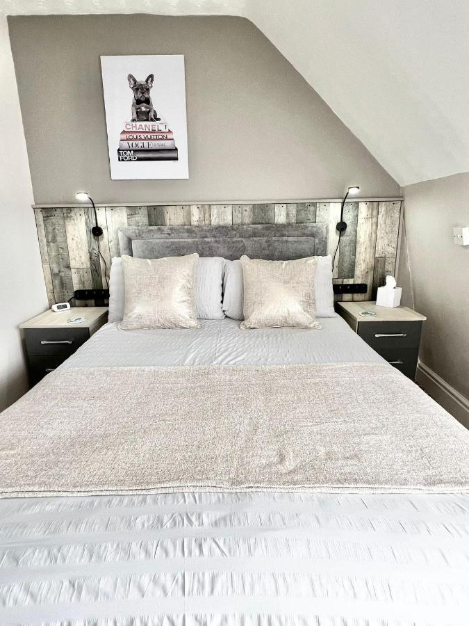 Double Room,1377406685:JPEG