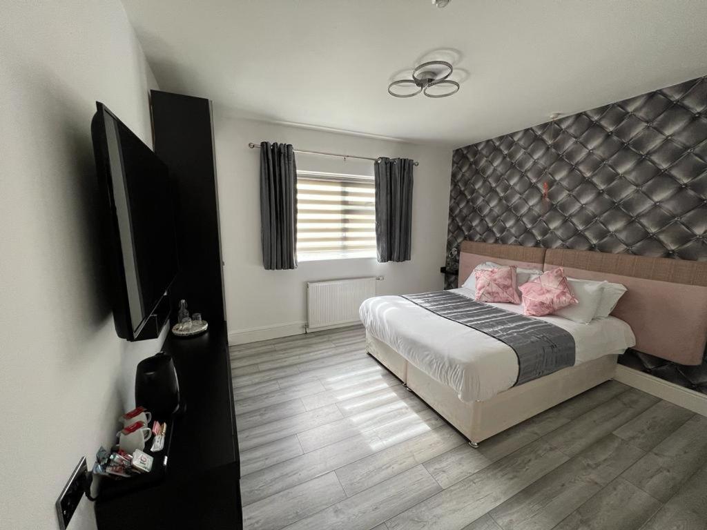 Double or Twin Room Disability Access,1378850276:JPEG