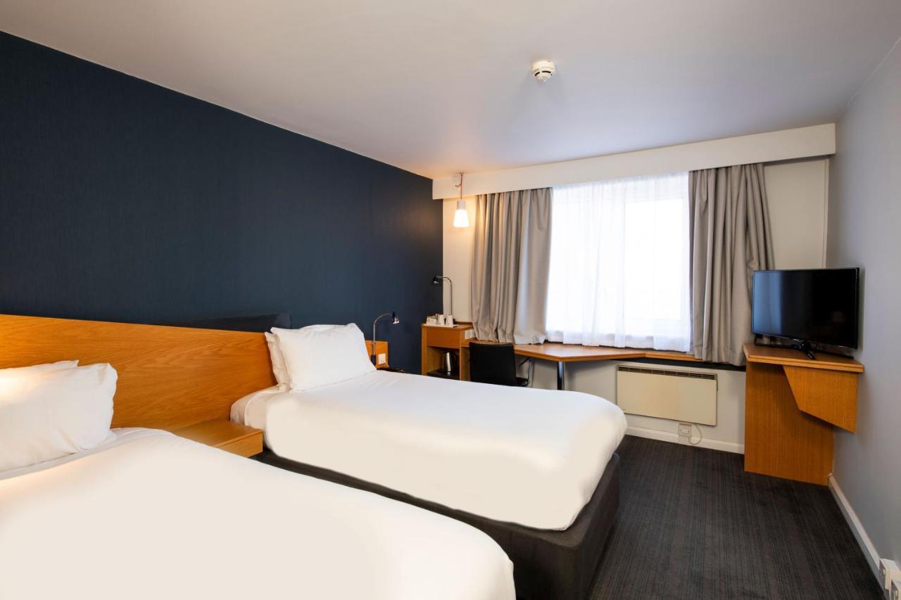 Standard Twin Room with Free Hot Breakfast,1381801535:JPEG