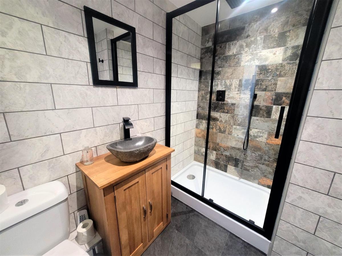 One-Bedroom Apartment,1385067329:JPEG