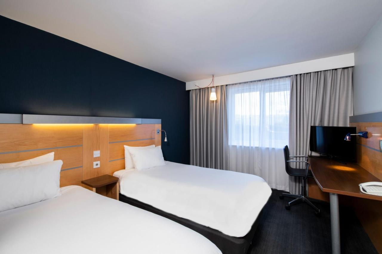 Standard Twin Room with Free Hot Breakfast - Accessible,1703546293:JPEG