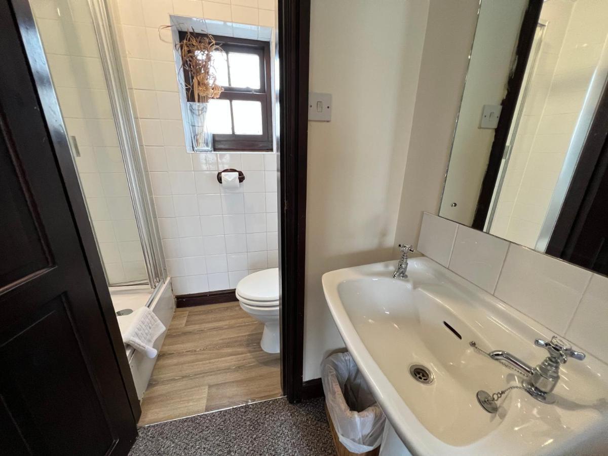 Double Room,1404145112:JPEG