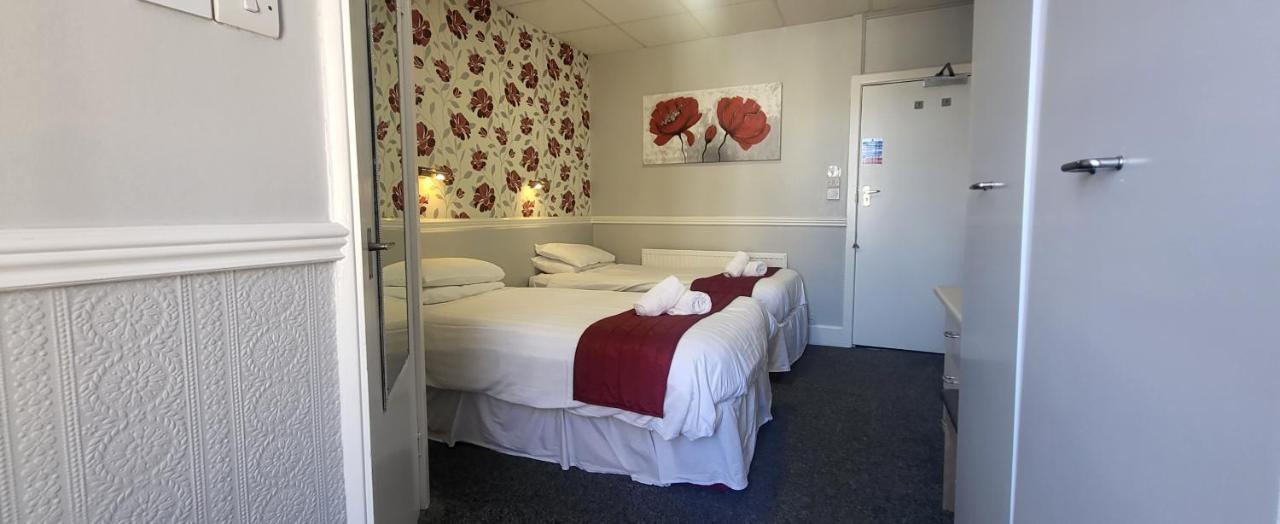 Twin Room,1419886926:JPEG