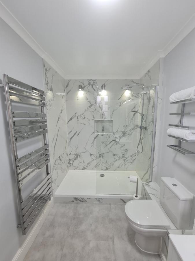 Twin Room with Shower