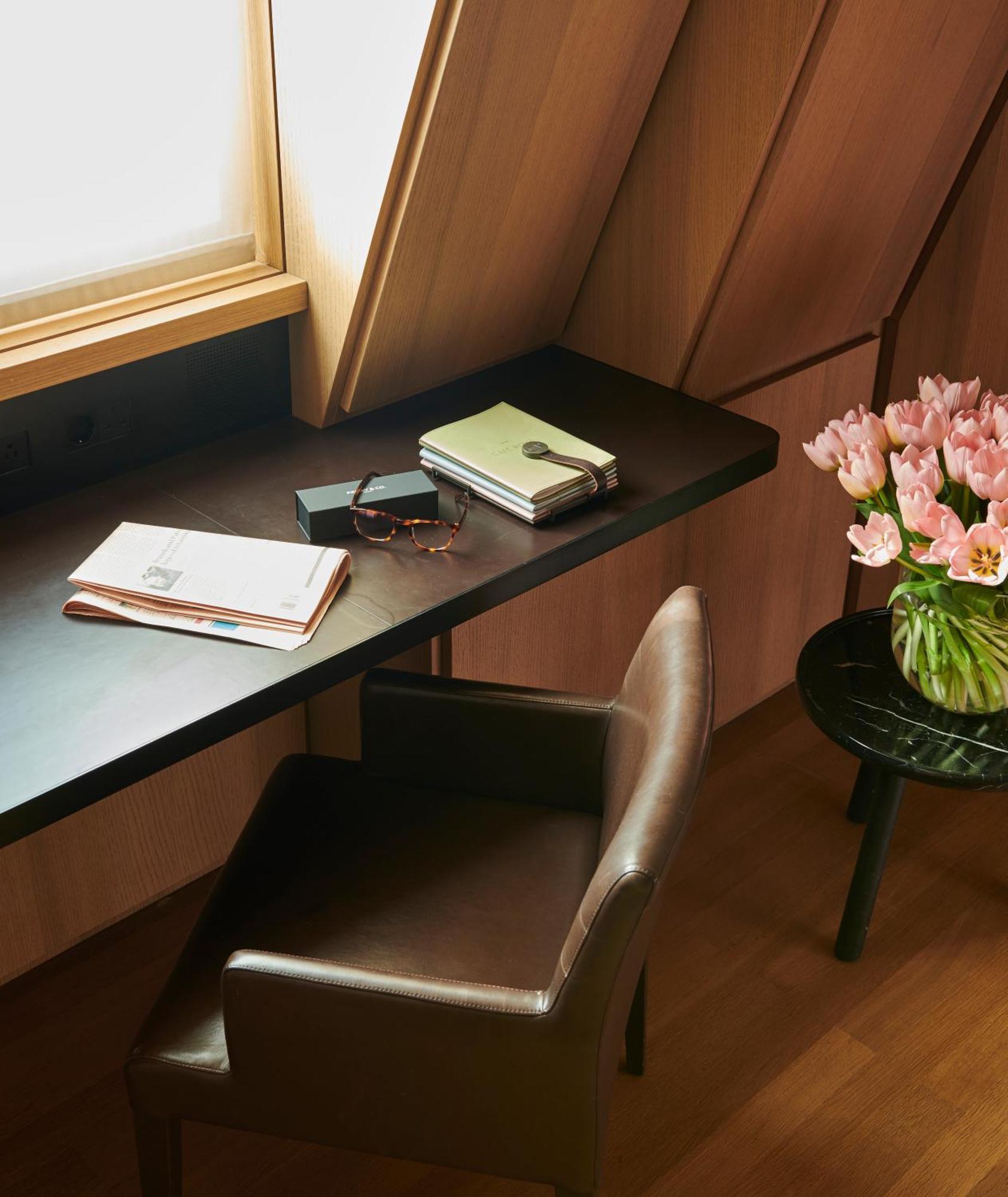 Deluxe King Room,1722945857:JPEG