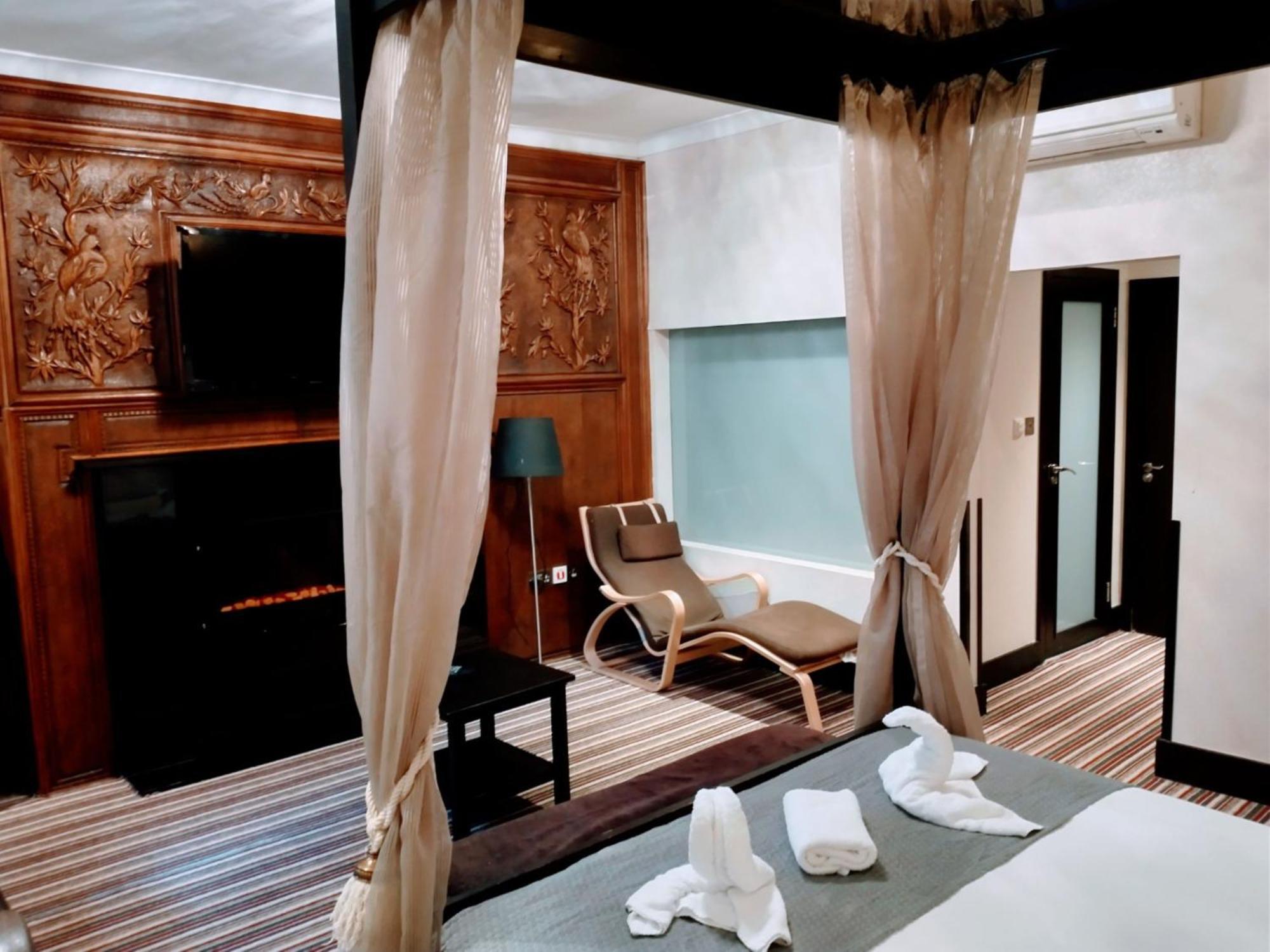 Suite,1445261080:JPEG