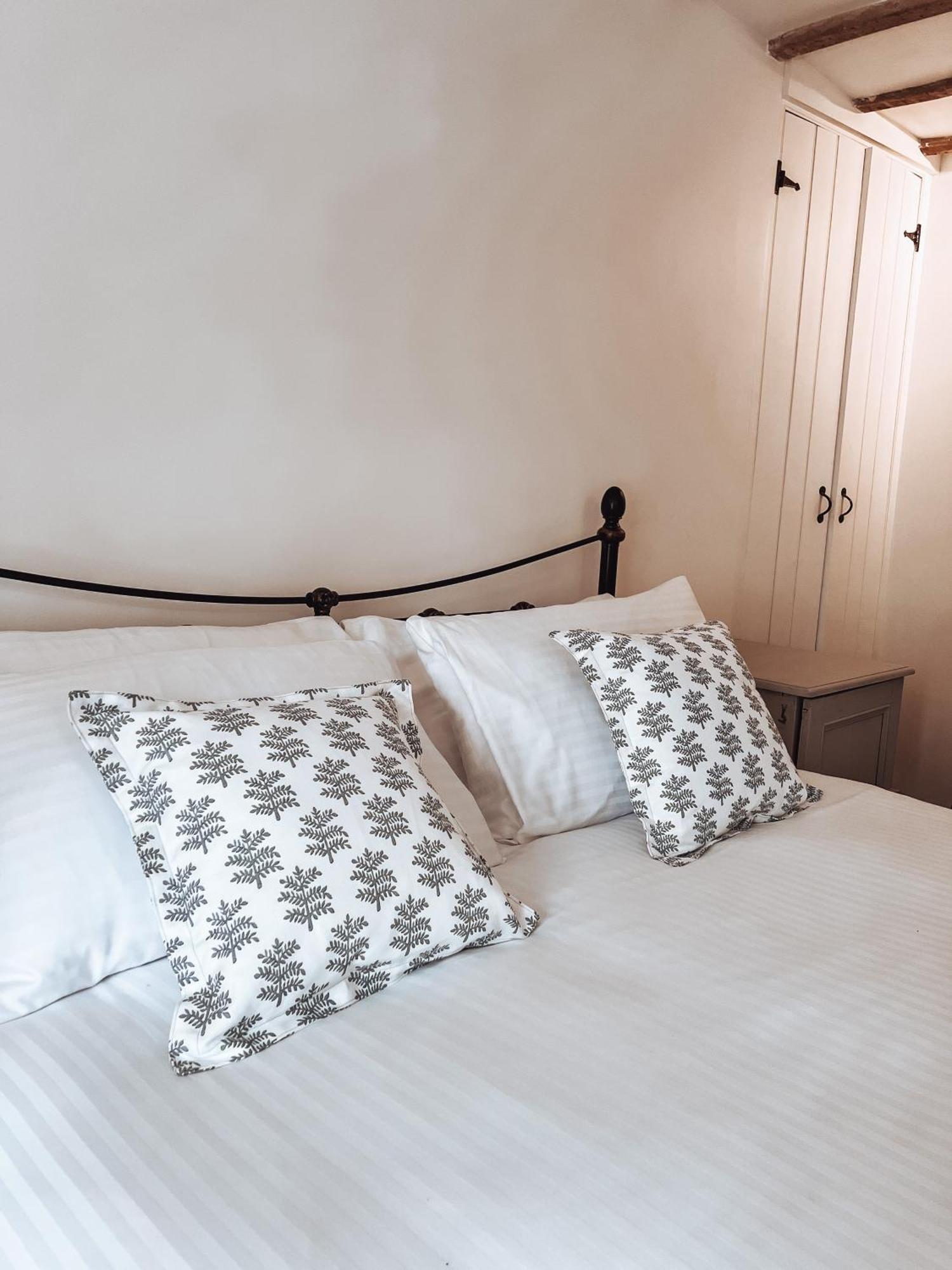 Standard King Room,1445558131:JPEG