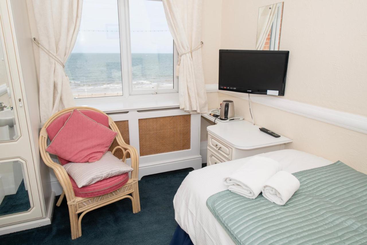 Single Room with Shared Bathroom,1554589723:JPEG