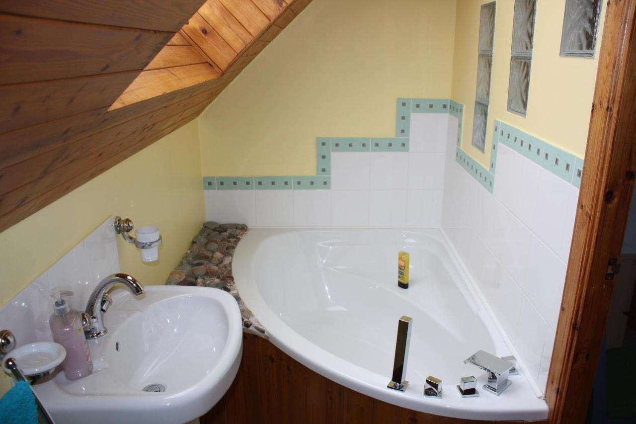 Twin Room Private Bathroom,1479385175:JPEG