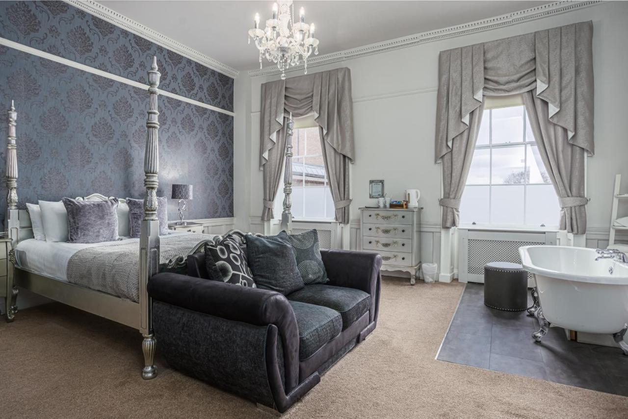 Four-Poster Suite