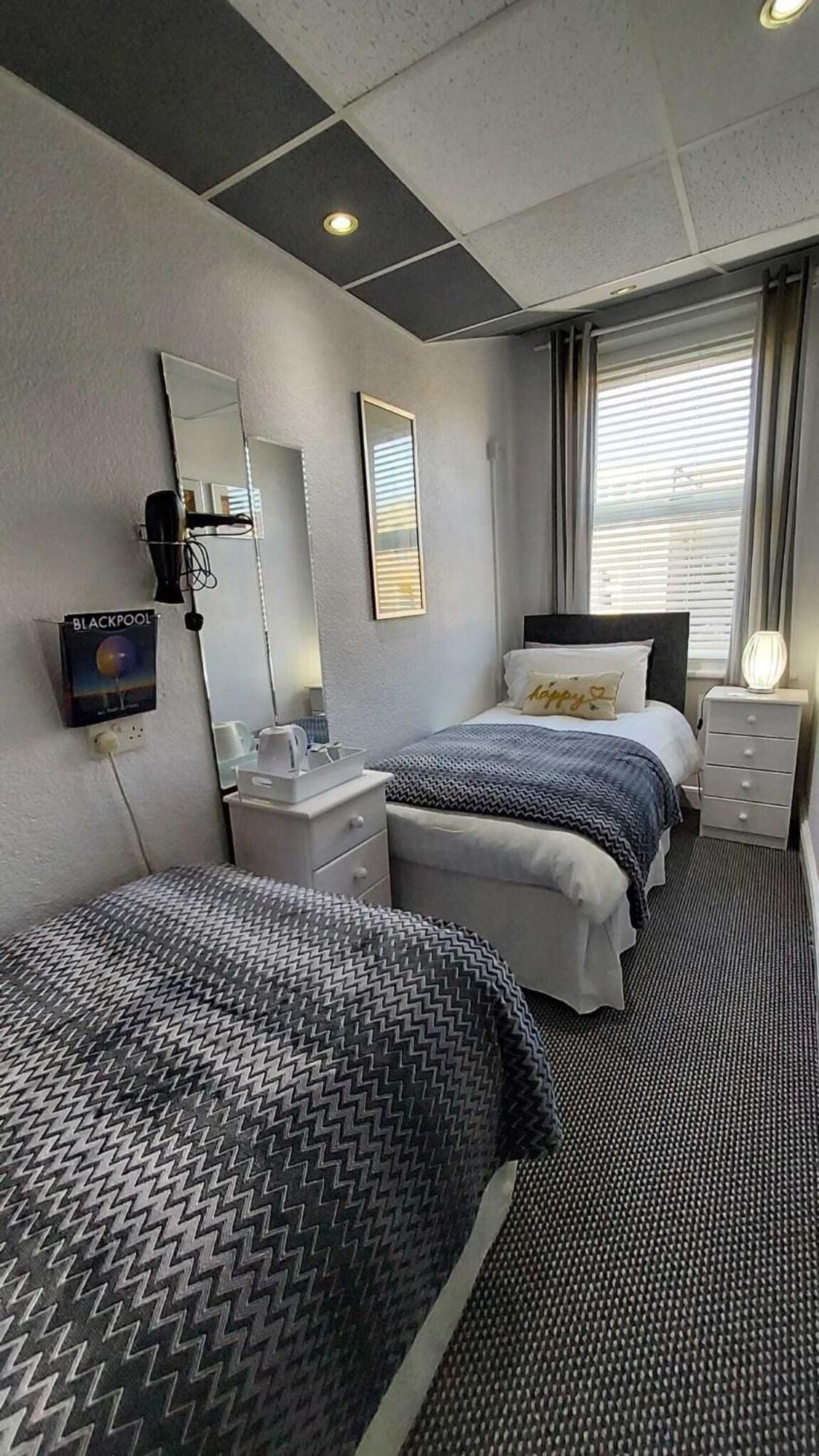 Triple Room,1500660829:JPEG