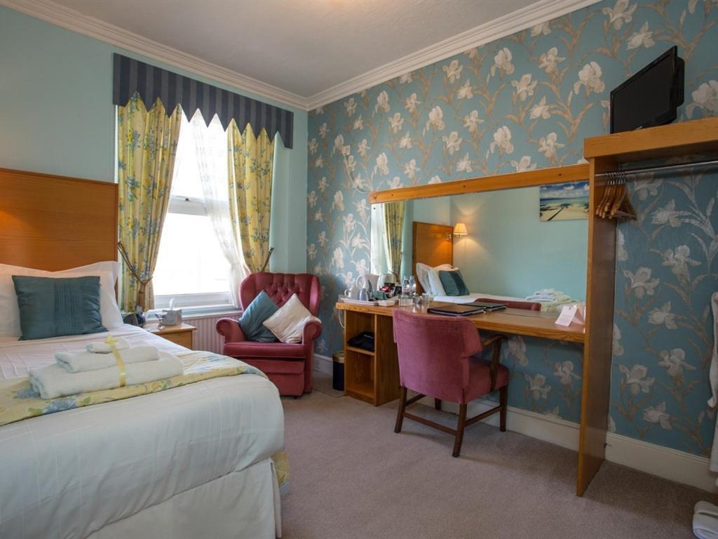 Single Room with Private Bathroom