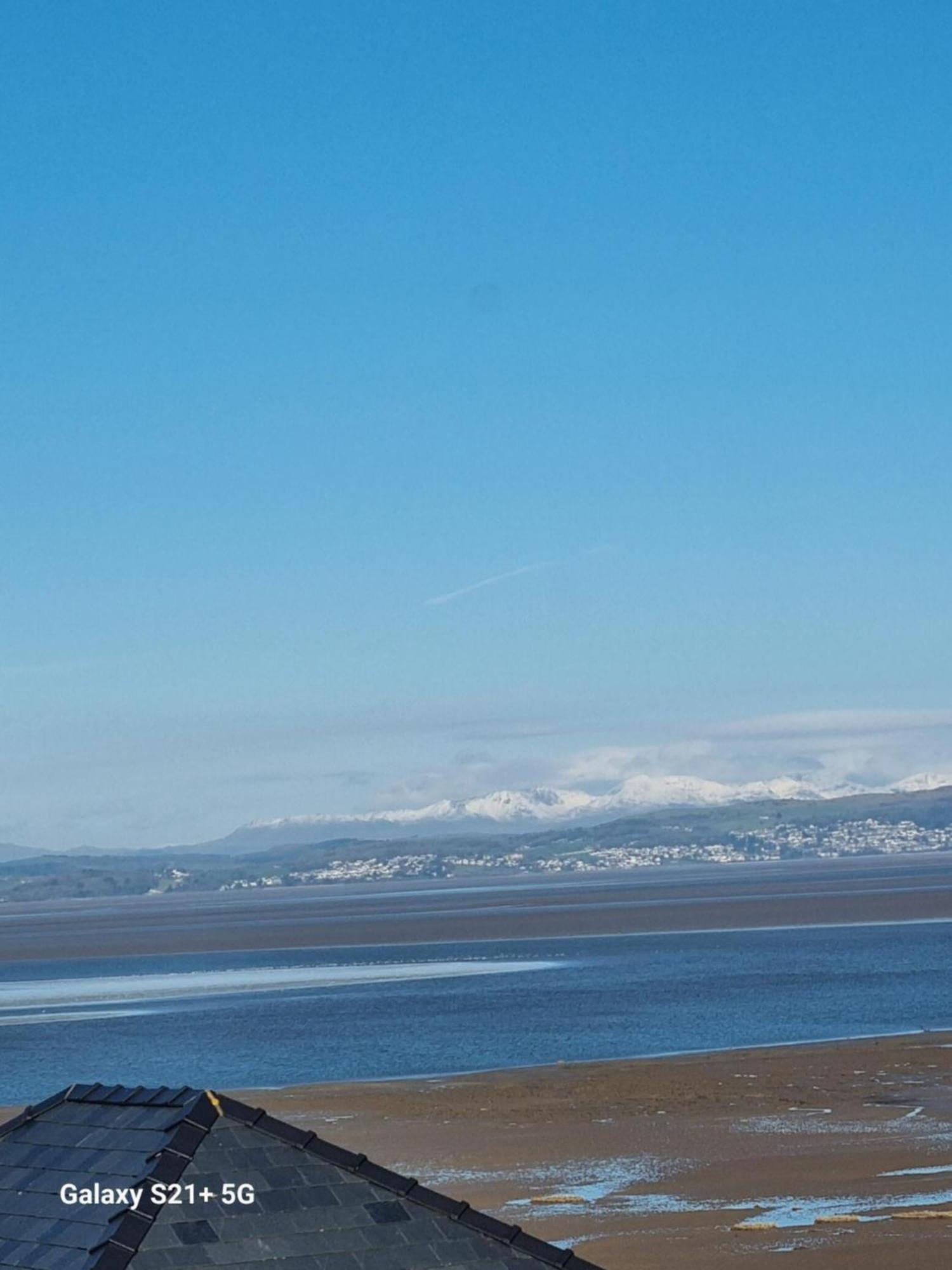 Studio with Mountain View,1499444635:JPEG