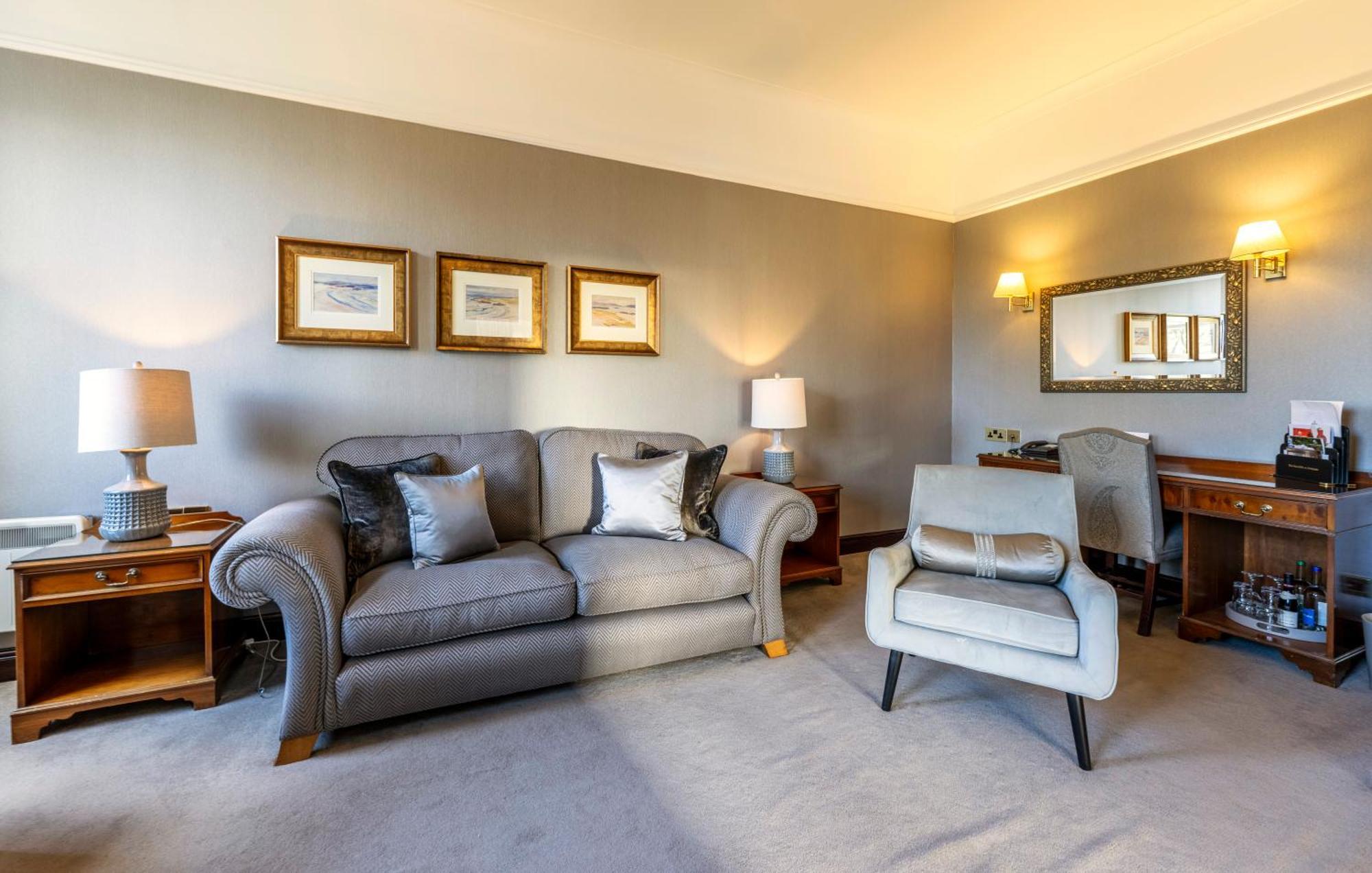 Suite,1669038777:JPEG