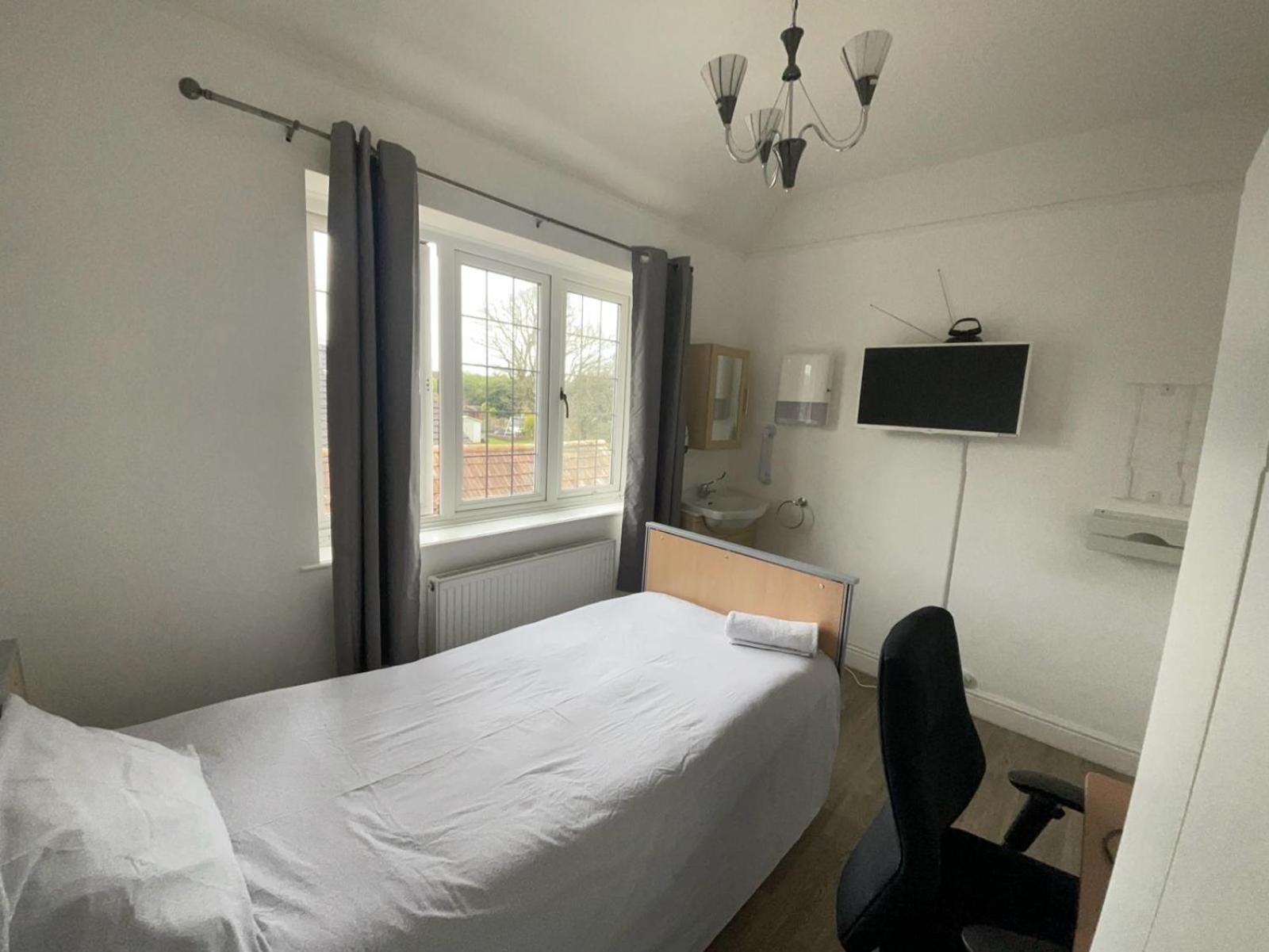 Single Room,1337910113:JPEG