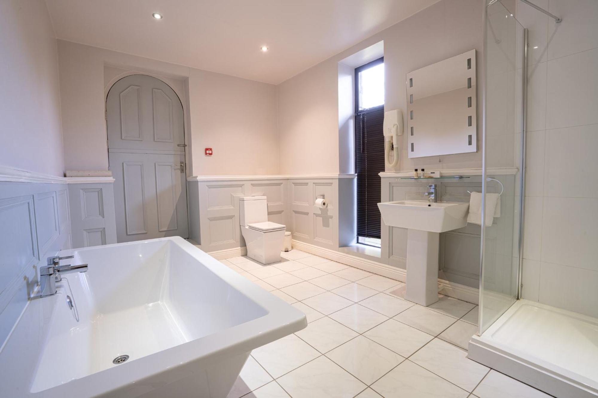 Deluxe Double Room,1516332280:JPEG