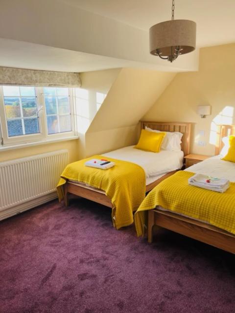 Twin Room,1516372528:JPEG