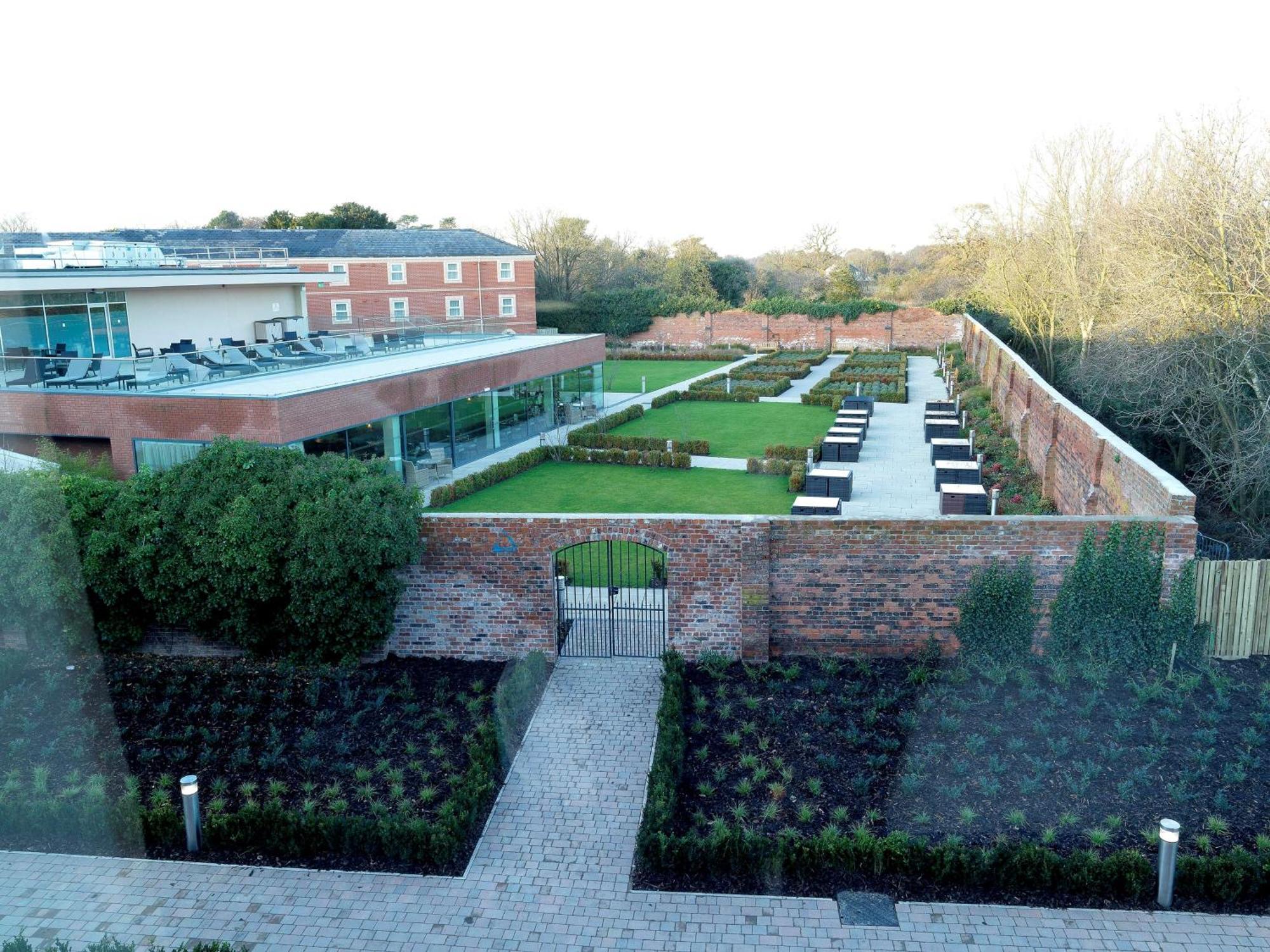 Superior Room with Garden View