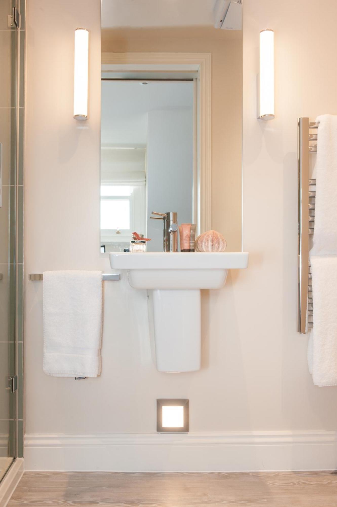 Luxury Family Attic Room,1516383379:JPEG