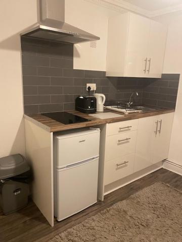 Single Room with Shared Shower and Toilet,1519750828:JPEG