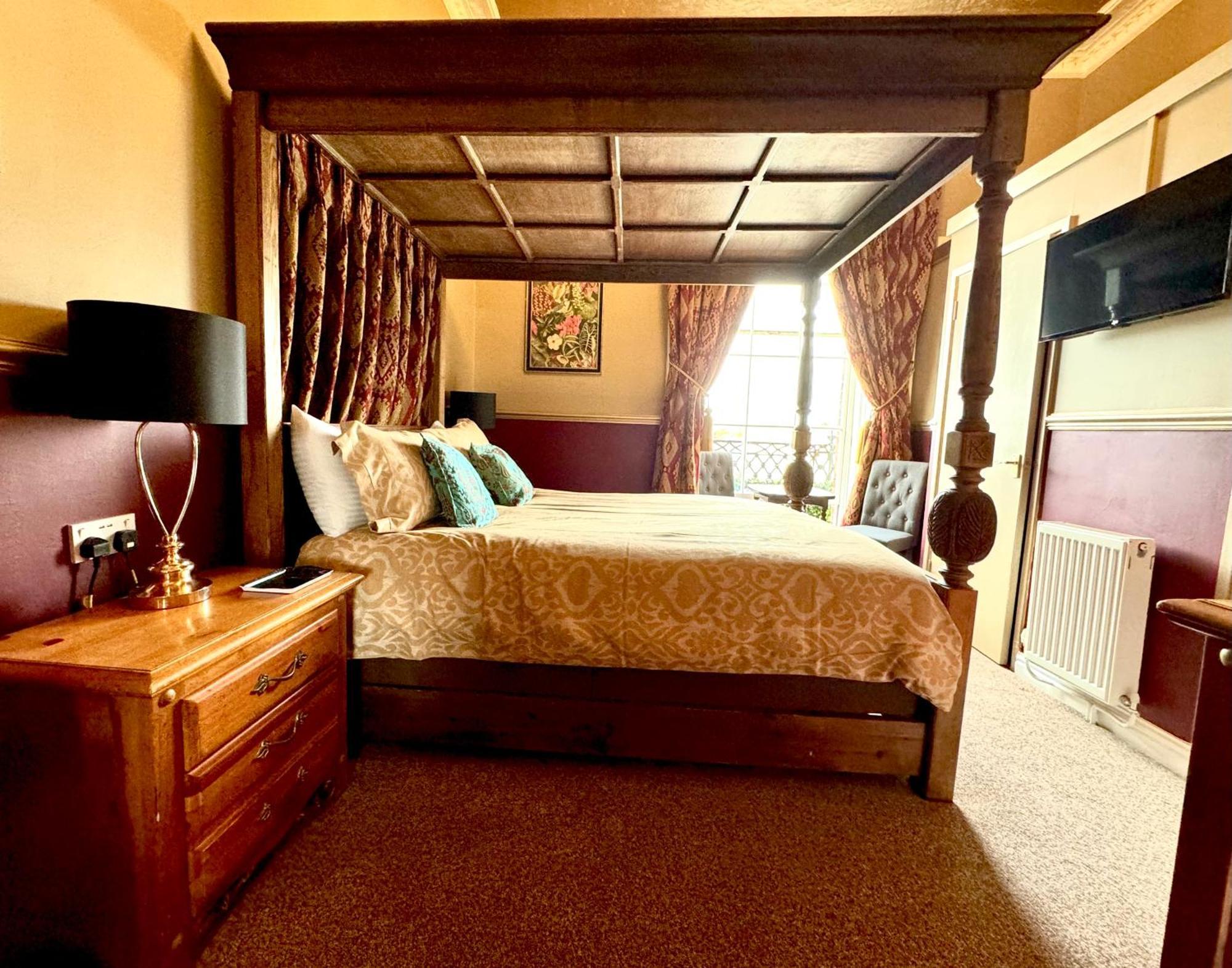 Deluxe King Room,1522123141:JPEG