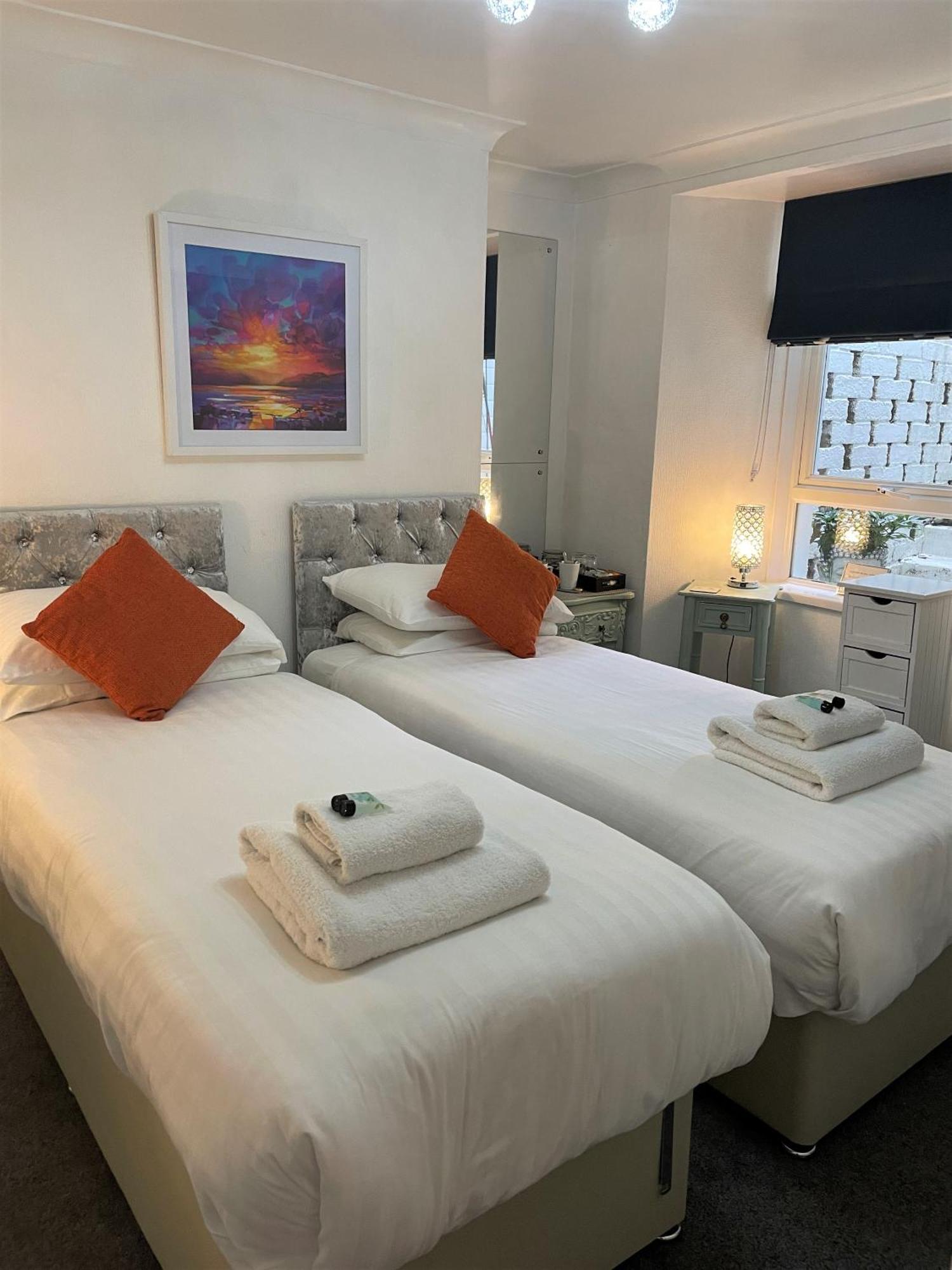 Twin Room with Private Bathroom,1524253069:JPEG