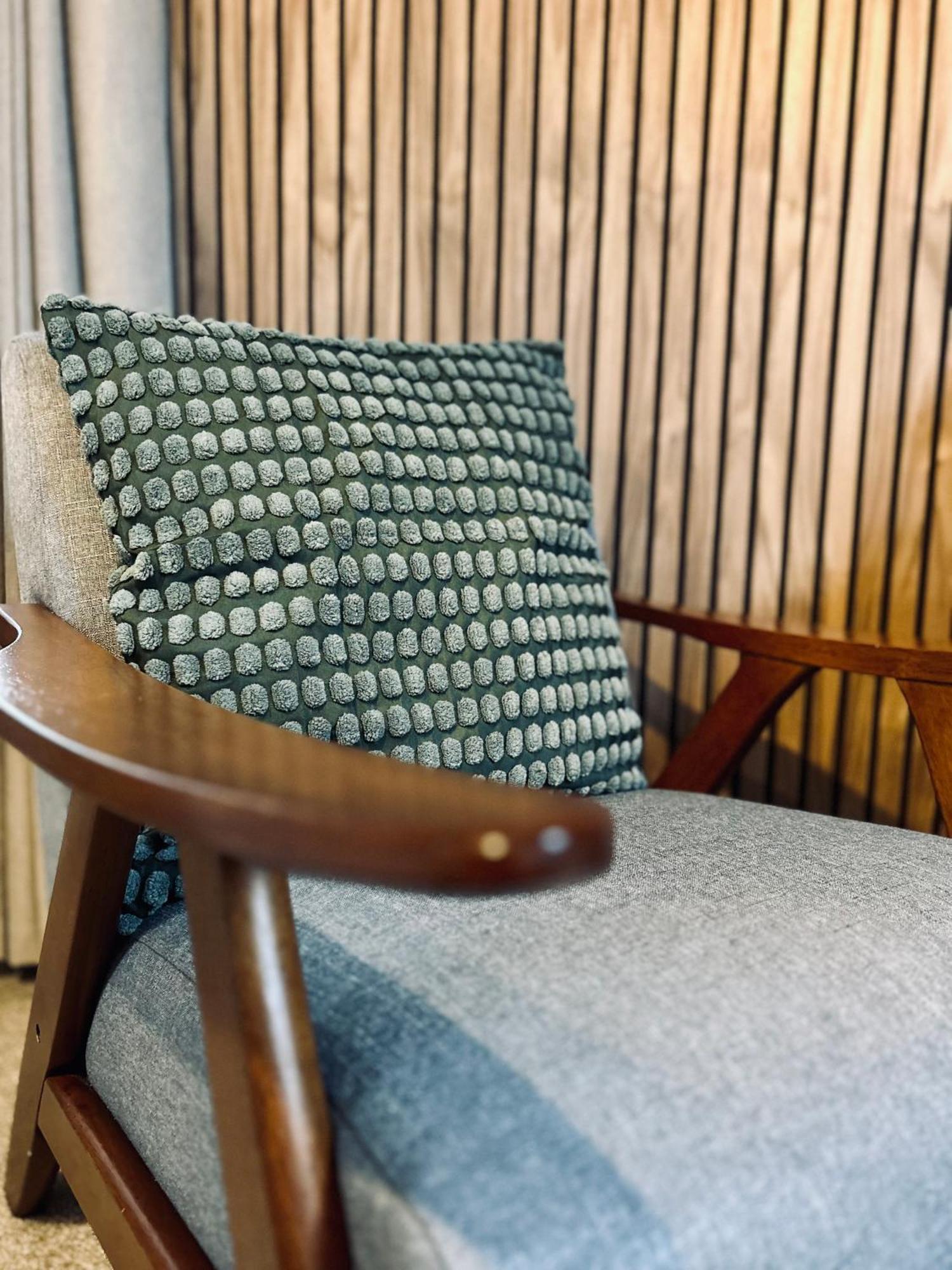 King Room,1532096065:JPEG