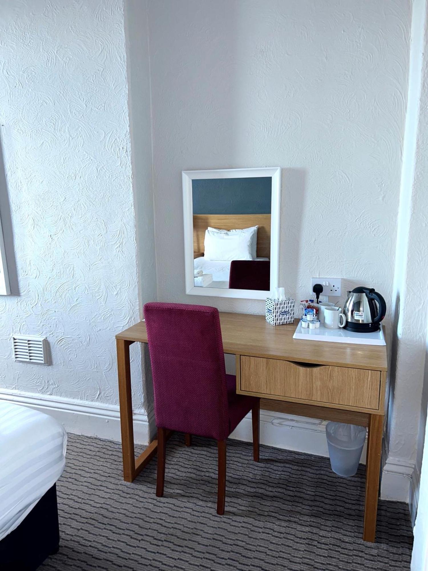 Twin Room,1526589466:JPEG