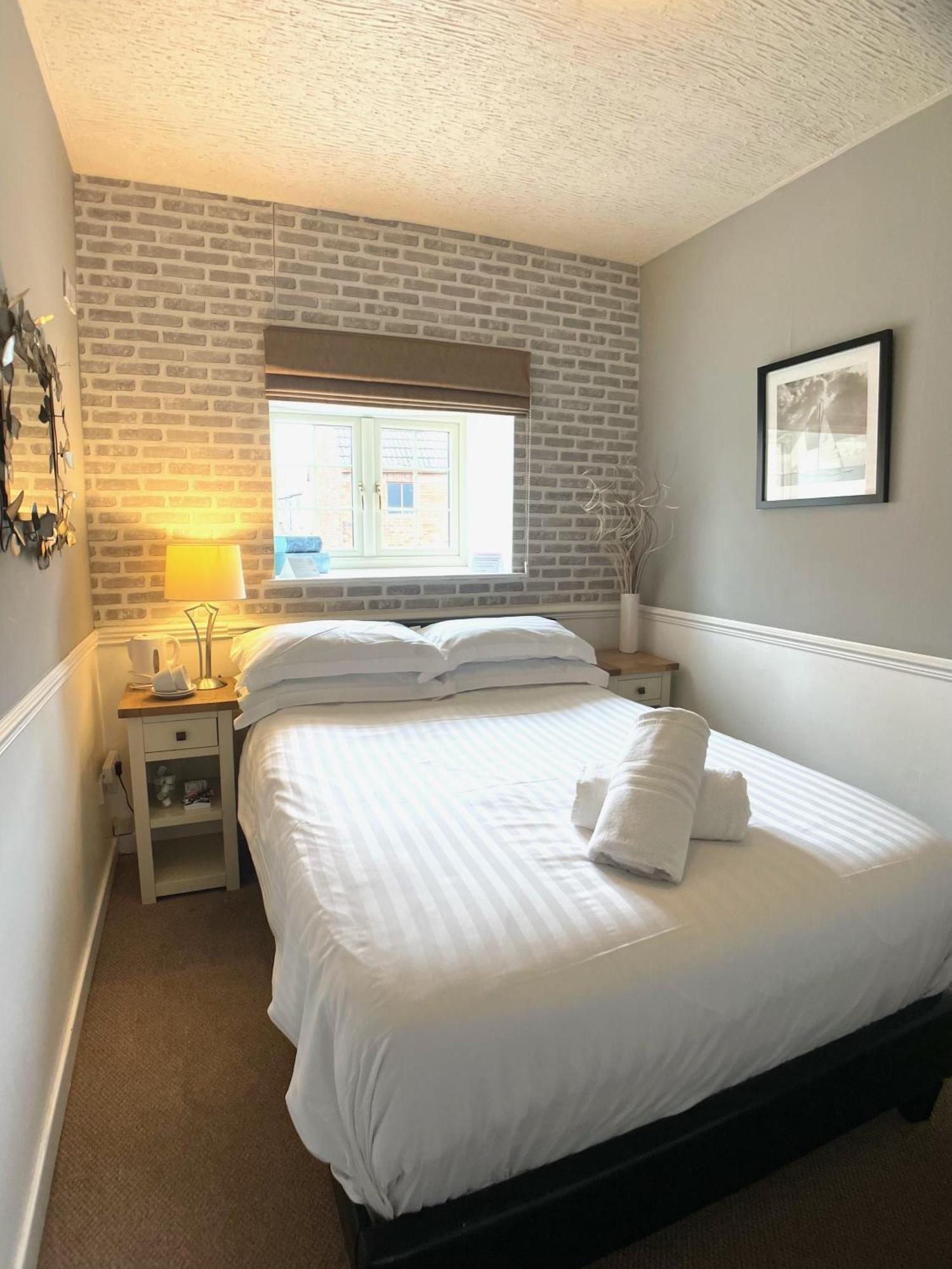 Double Room,1532386618:JPEG