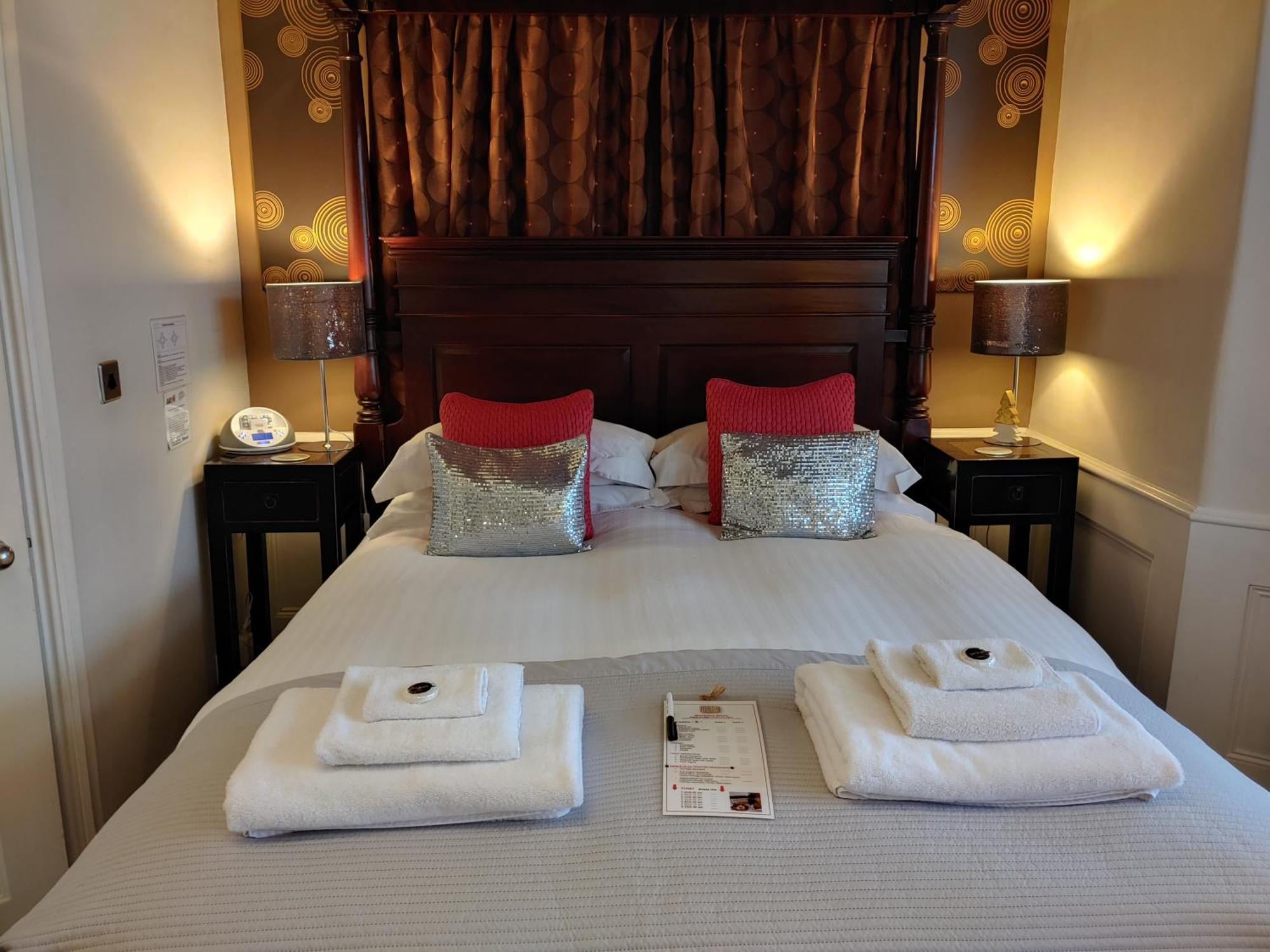 Four Poster King Size Double Room,1536361747:JPEG