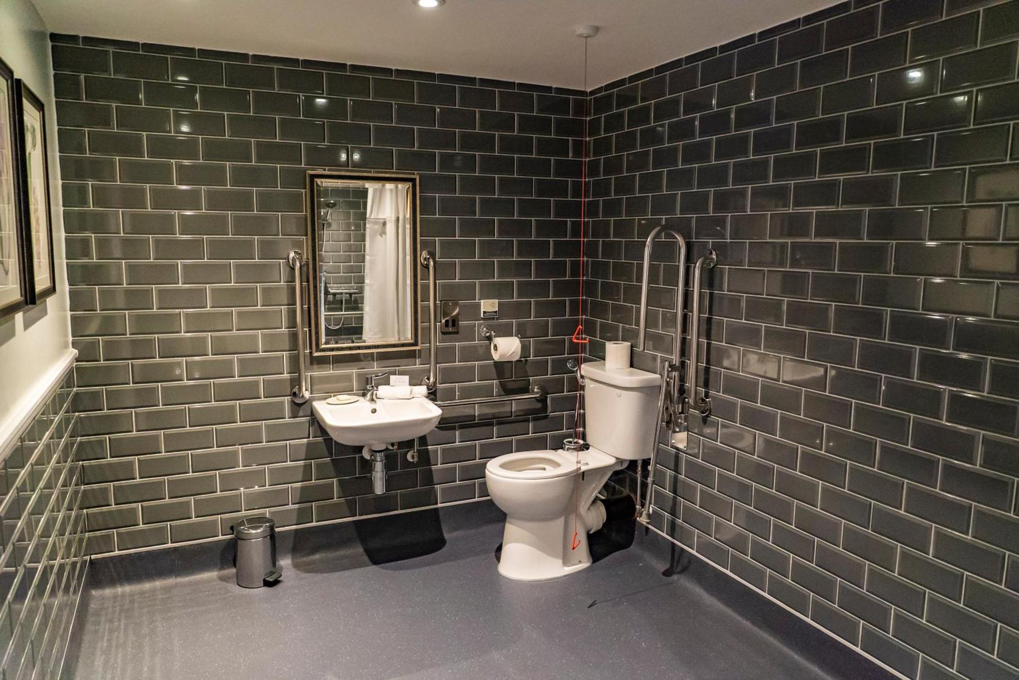 Deluxe Accessible Twin Room,1539215761:JPEG