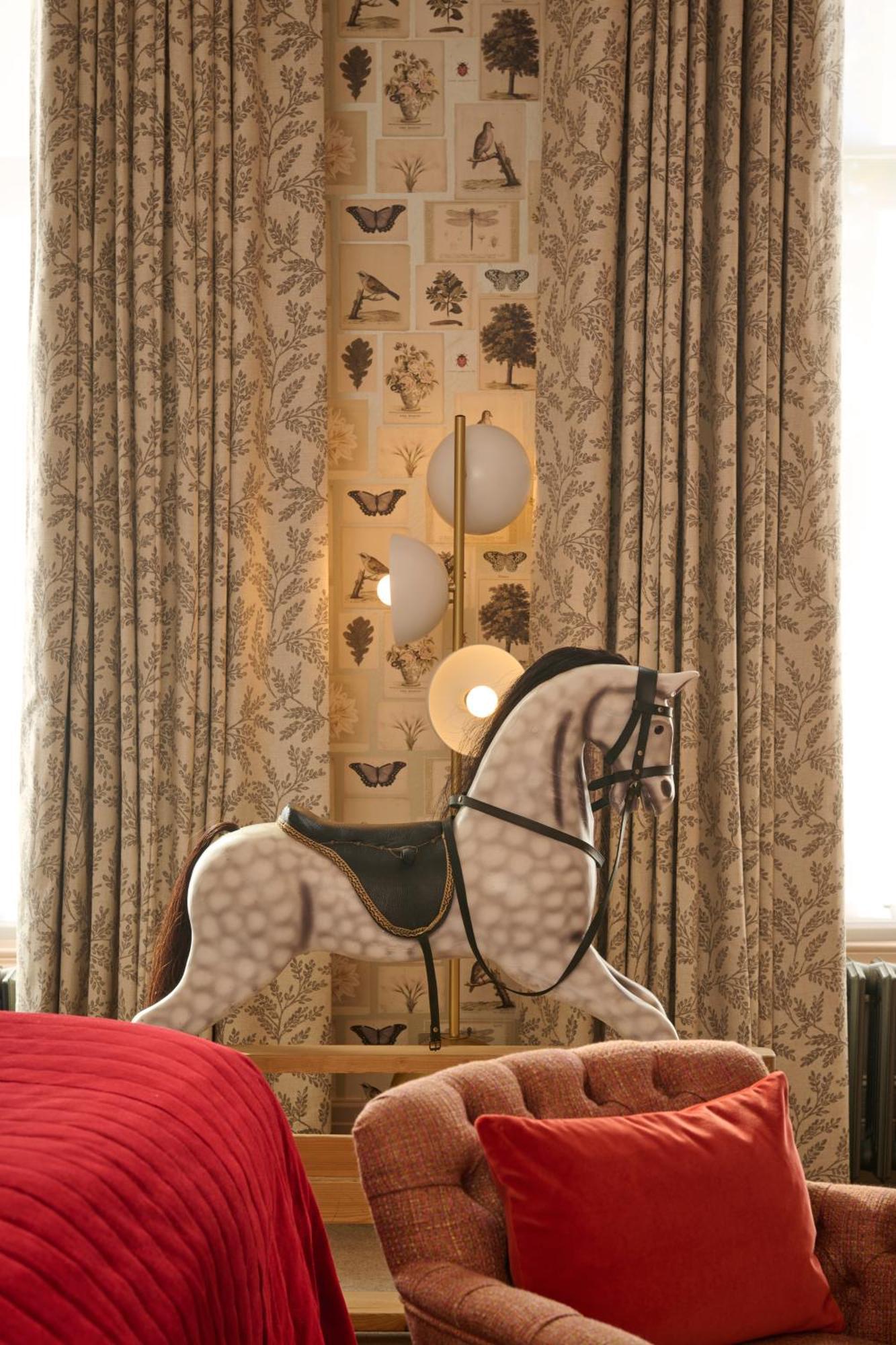 Suite,1540182355:JPEG