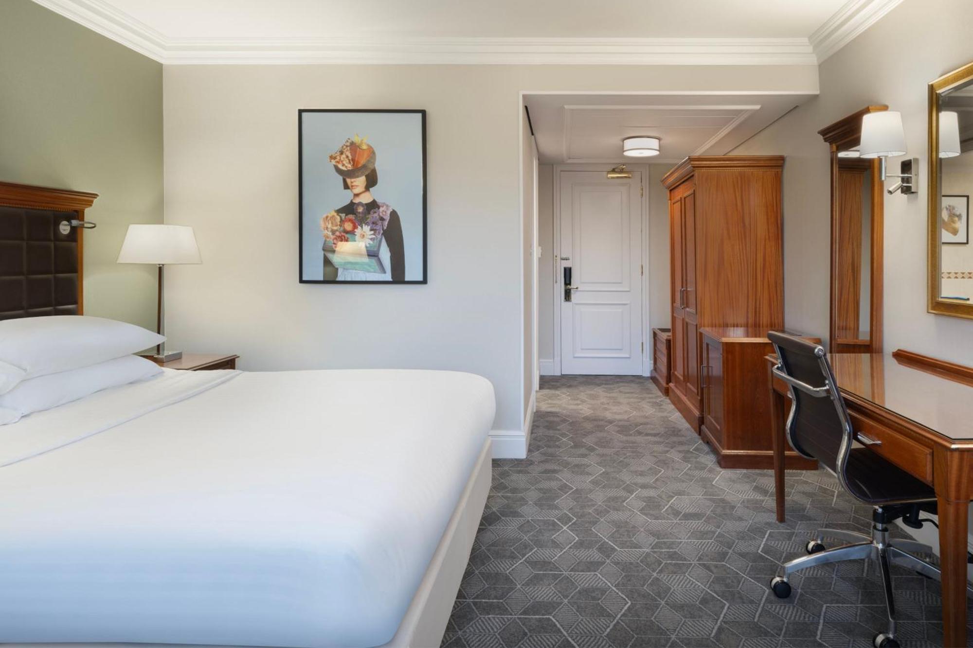 Deluxe Queen Room,1542164233:JPEG
