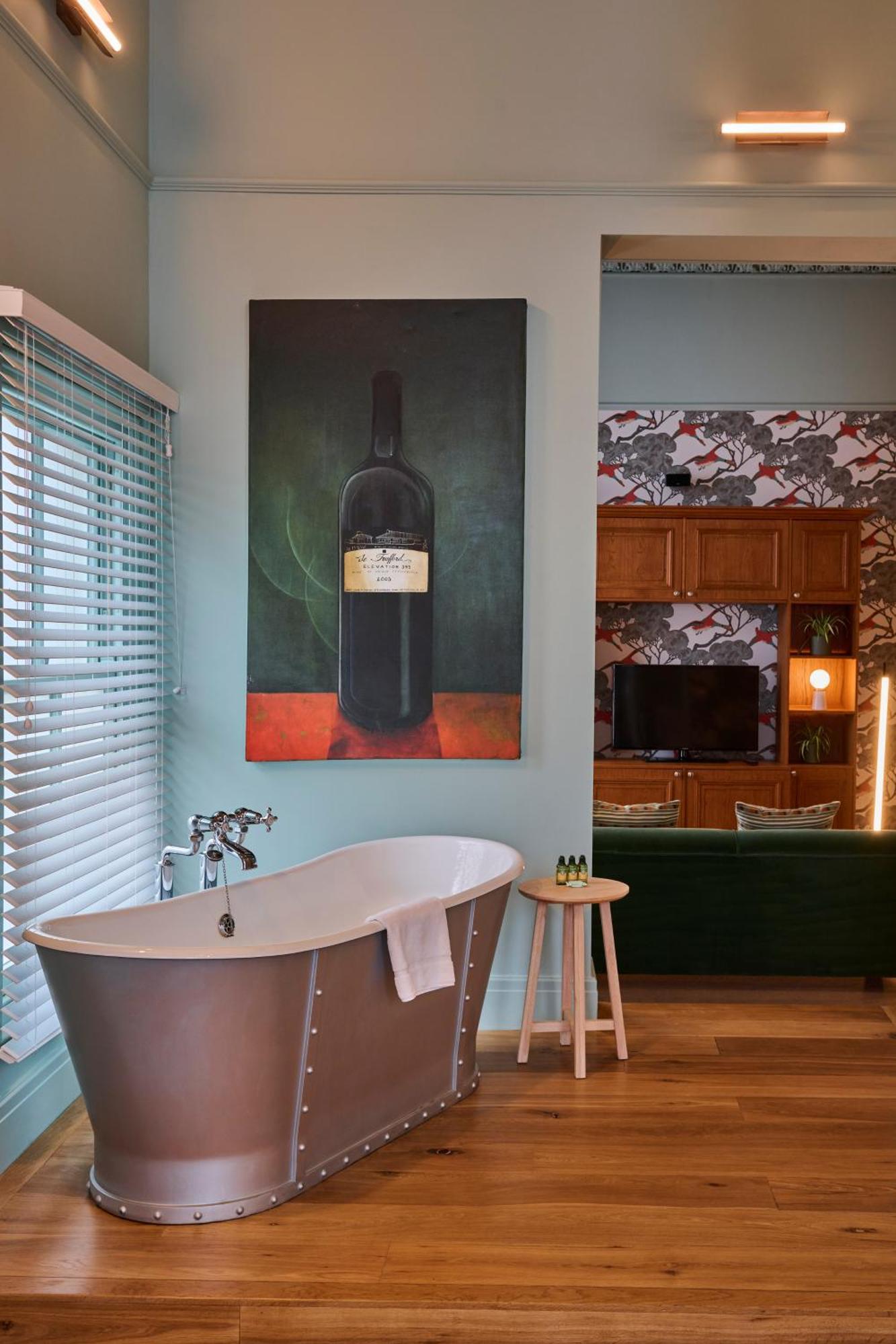 Signature Suite,1542752413:JPEG